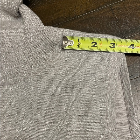 Cable & Gauge Shimmering Silver Sweater - Picture 8 of 8